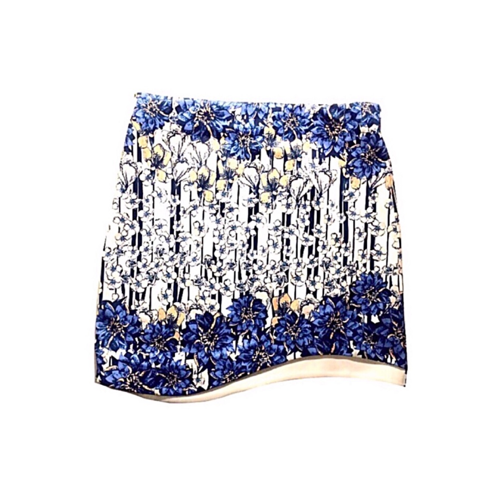 NWT Fab’rik Fitted Floral Mini Skirt Blue and White